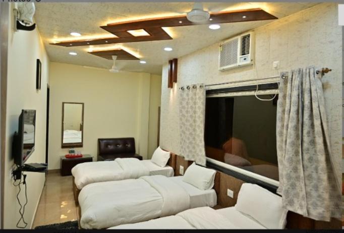 Hotel Raghuveer Inn By Bookingcare Sitapur Muafi Kültér fotó