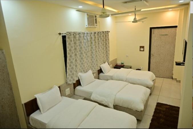 Hotel Raghuveer Inn By Bookingcare Sitapur Muafi Kültér fotó