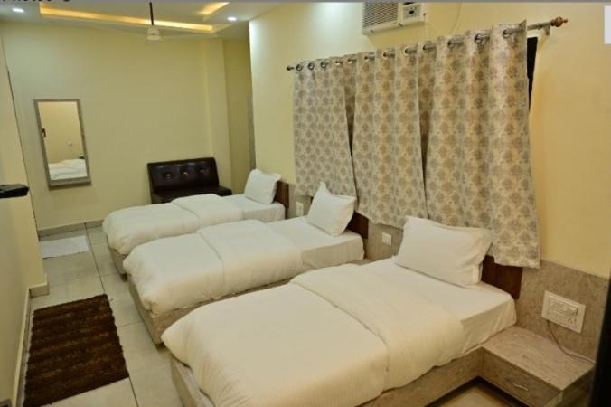 Hotel Raghuveer Inn By Bookingcare Sitapur Muafi Kültér fotó